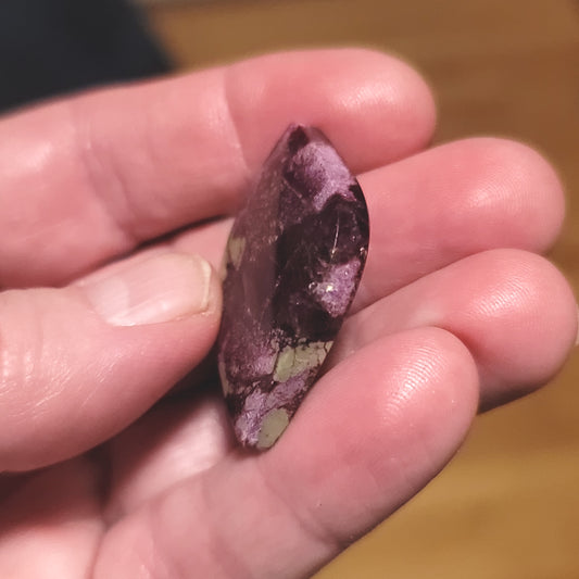 African Royal Stichtite Cabochon - side view